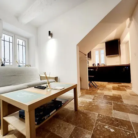 Le Bardos Provençal - T2 Proche De La Apartamento
